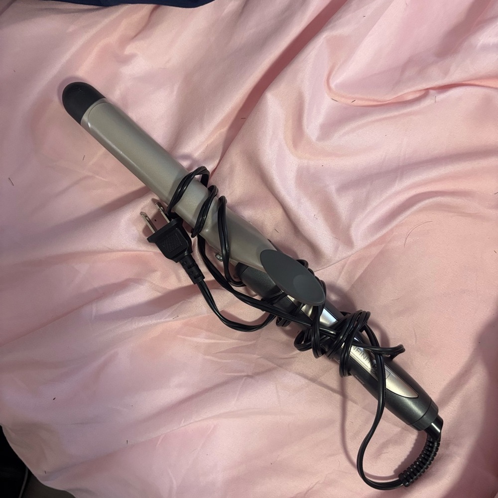 Silver and Black Hair Curling Iron